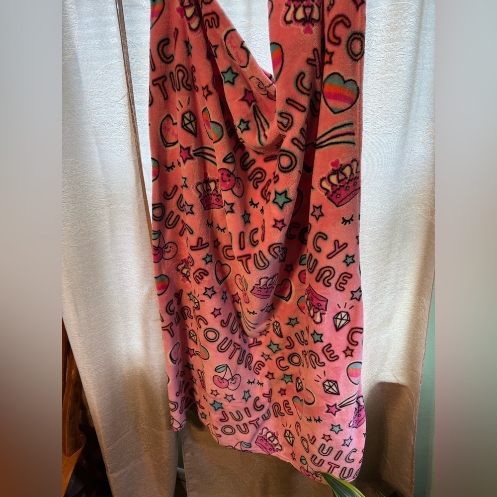 Juicy Couture 50"X70"  Pink Crown  Home Throw Blanket EUC